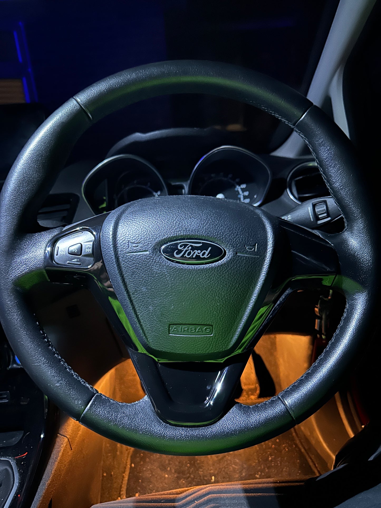 Essentials™ Ford Fiesta Carbon Steering Cover